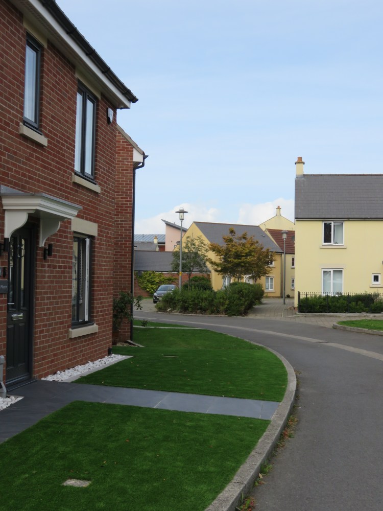 Bear right onto the footpath at Curlew Place